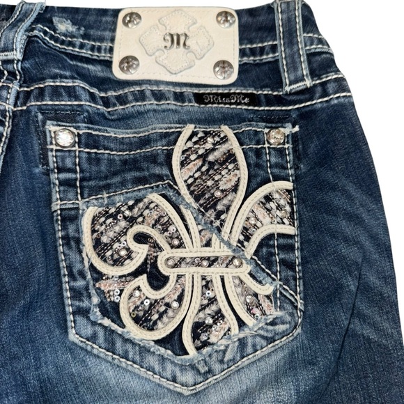 Miss Me Women’s Jeans SZ 28 Floral Fleur Boot Rhinestones Leather Rivets Fading - Picture 1 of 7